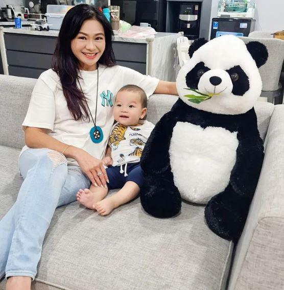 Bà nội U60 trẻ như gái 20, chăm cháu cứ bị nhầm là mẹ con, phải giải thích &#34;đây là cháu tôi&#34; - 3
