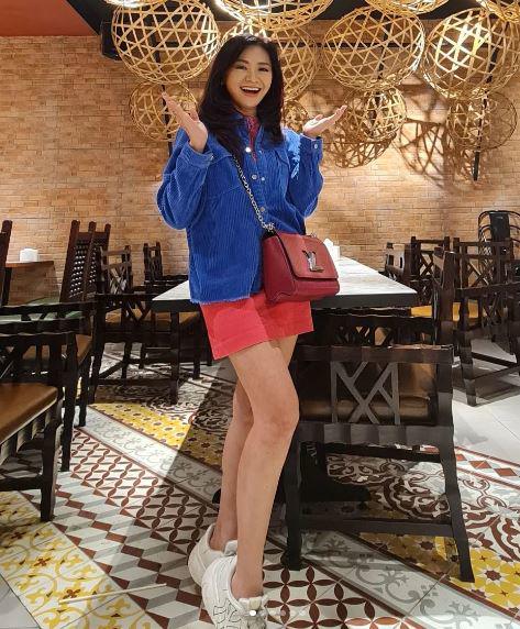 Bà nội U60 trẻ như gái 20, chăm cháu cứ bị nhầm là mẹ con, phải giải thích &#34;đây là cháu tôi&#34; - 6