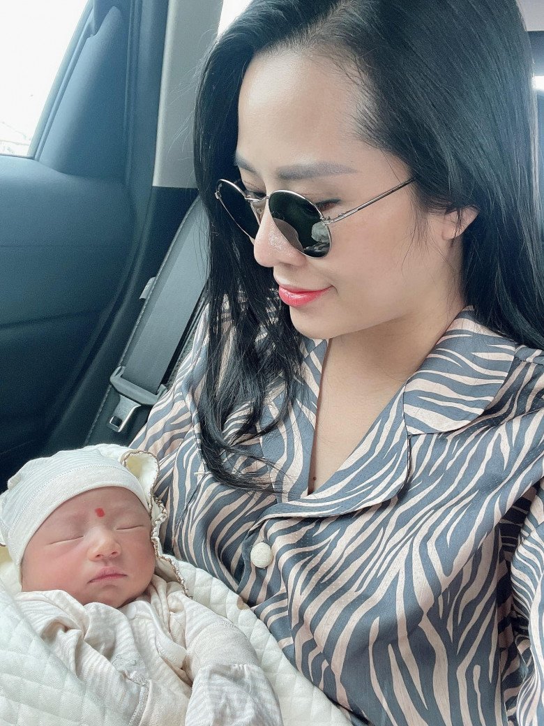 Mẹ Sài thành 5 lần sinh thường vóc dáng vẫn “mòn con mắt”, cứ sau tháng cữ là về dáng - 8