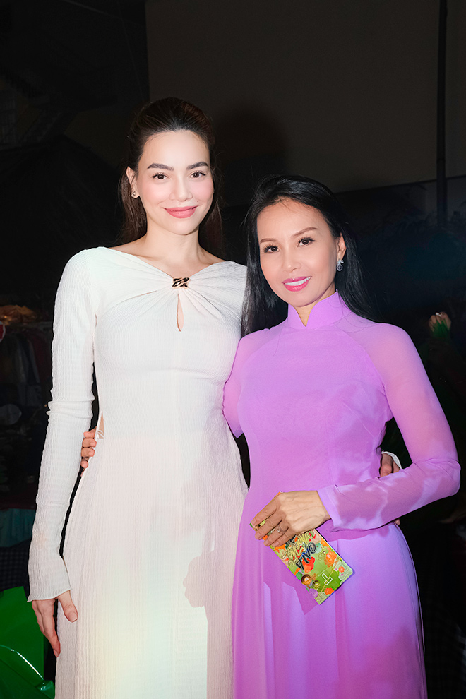 Cẩm Ly, Hồ Ngọc Hà khoe sắc với áo dài, trao 700 phần quà đến trẻ em đón Tết - 2