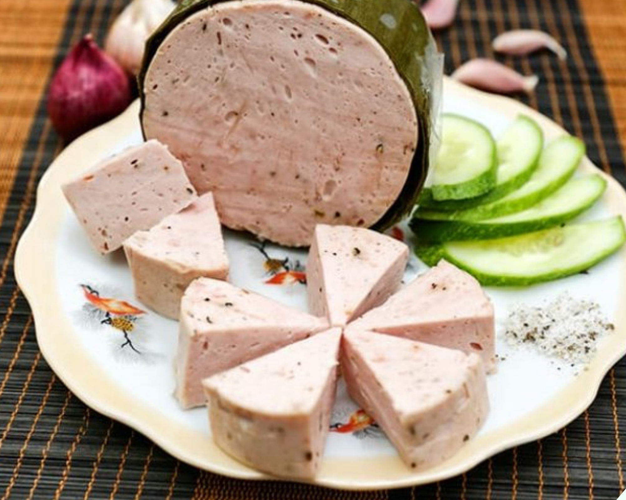 3 cách cắt giò lụa (chả lụa) thắp hương Tết Nguyên đán đơn giản mà đẹp mắt, chị em lưu lại nhé - 5