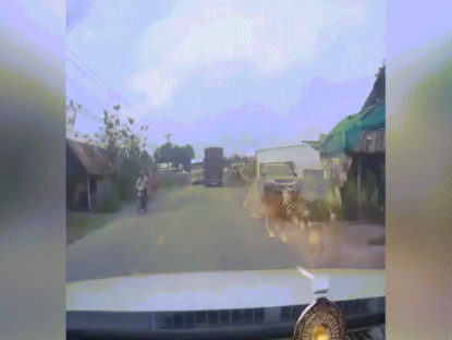 Clip: "Lamborghini" Việt Nam sang đường bị hất tung lên nắp capo