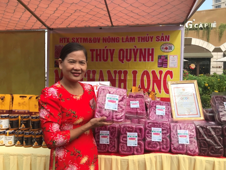 Người phụ nữ làm loại mỳ có màu “lạ”, mới ra mắt 2 tháng bán hết 4 tấn - 1