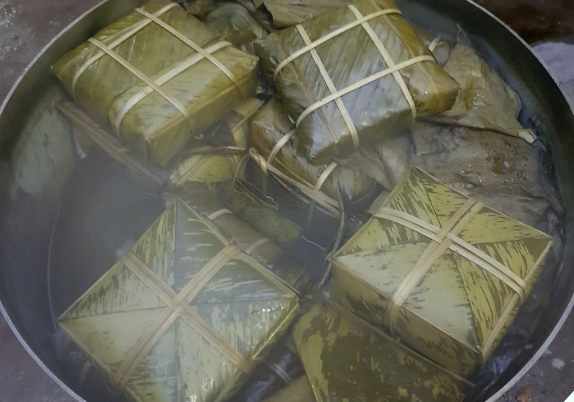 Mua bánh chưng chú ý 3 điểm này, nhìn lướt 1 giây là biết bánh luộc bằng pin hay không - 2