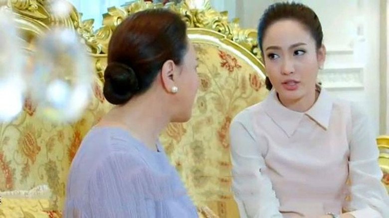 Nửa đêm dậy đi vệ sinh, vô tình nghe con dâu nói trong phòng, tôi rưng rưng nước mắt - 1