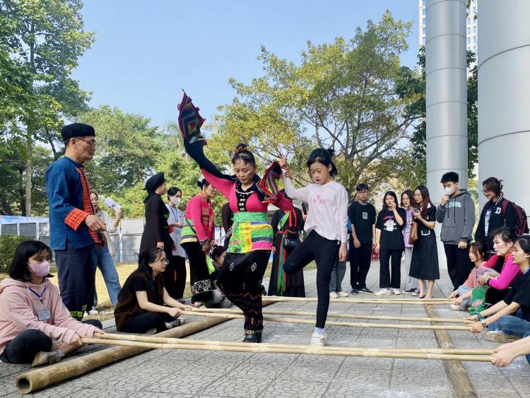 Ảnh - "Tết Việt vùng Kinh Bắc”: Trải nghiệm thú vị tại Bảo tàng Dân tộc học Việt Nam