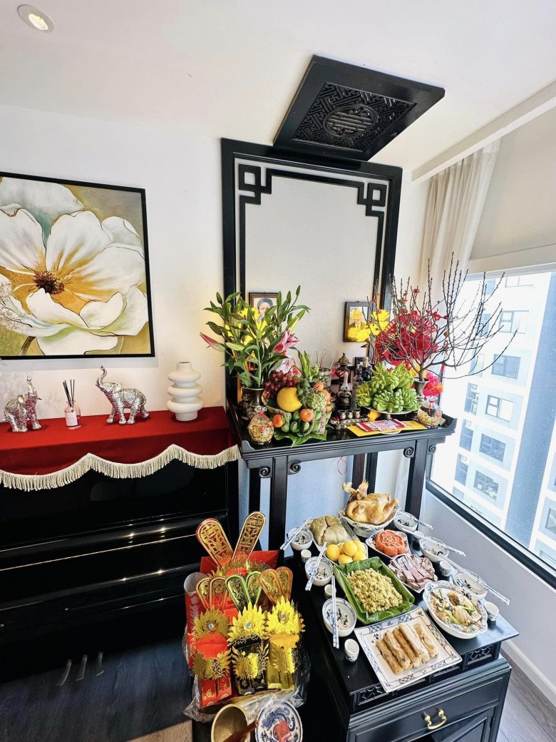 Nghệ sĩ Việt cúng ông Công ông Táo: Á hậu 5 con có mâm cúng đơn sơ, thích thú cảnh ông Tây đứng khấn - 3