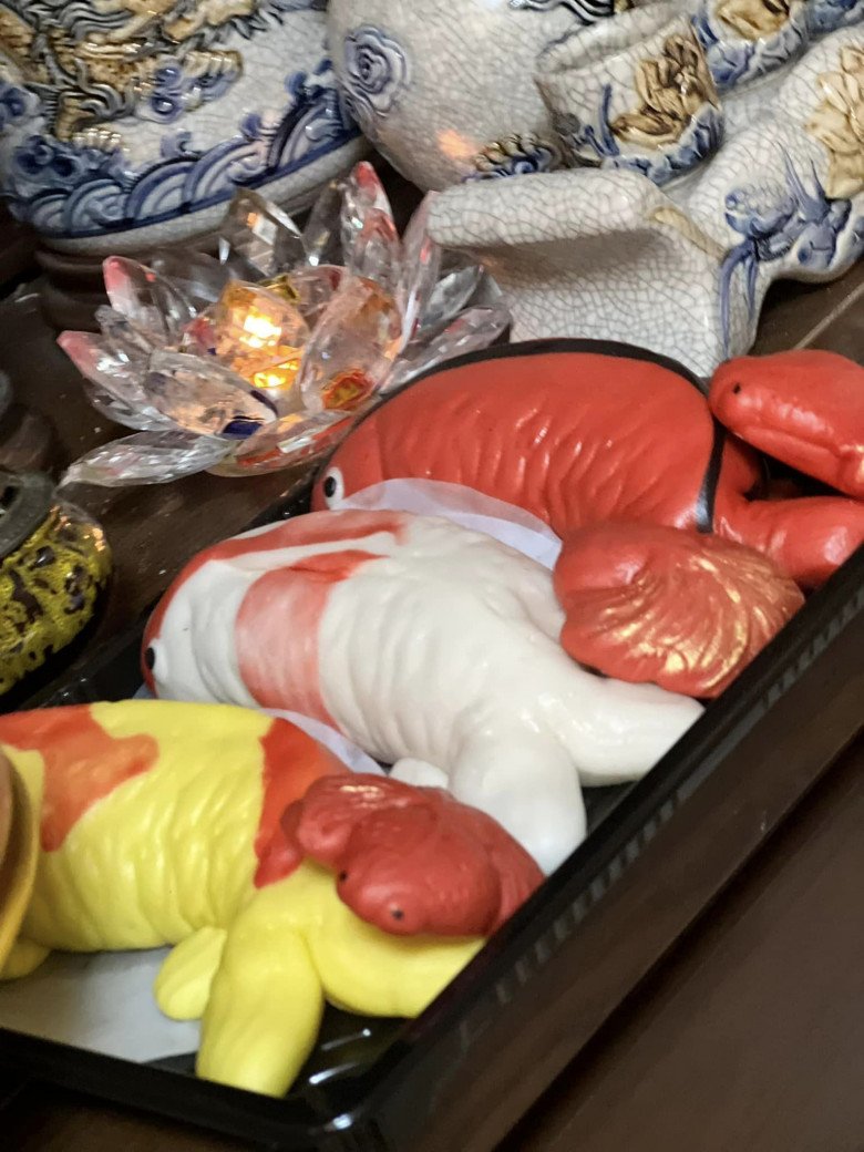 Nghệ sĩ Việt cúng ông Công ông Táo: Á hậu 5 con có mâm cúng đơn sơ, thích thú cảnh ông Tây đứng khấn - 8