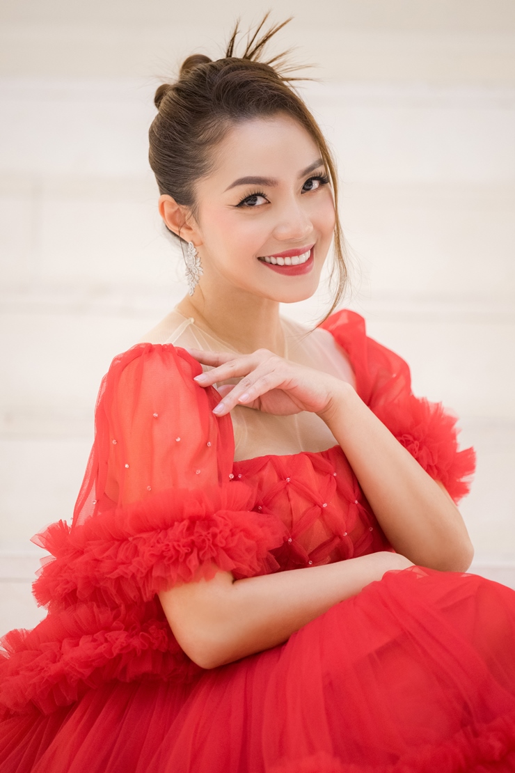 Nguyễn Ngọc Anh đẹp ngọt ngào và quyến rũ hát chương trình “Xuân quê hương” - 3