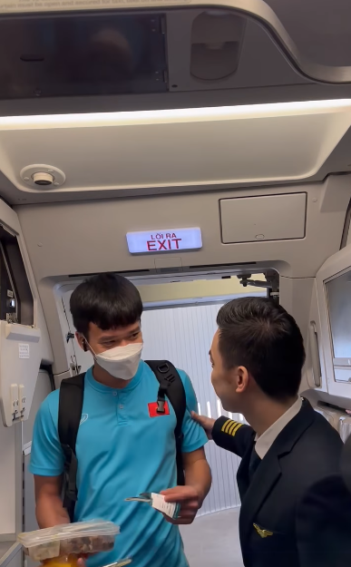 Cơ trưởng chuyến bay đưa ĐT Việt Nam sang Thái Lan từng là diễn viên nhí đình đám - 4