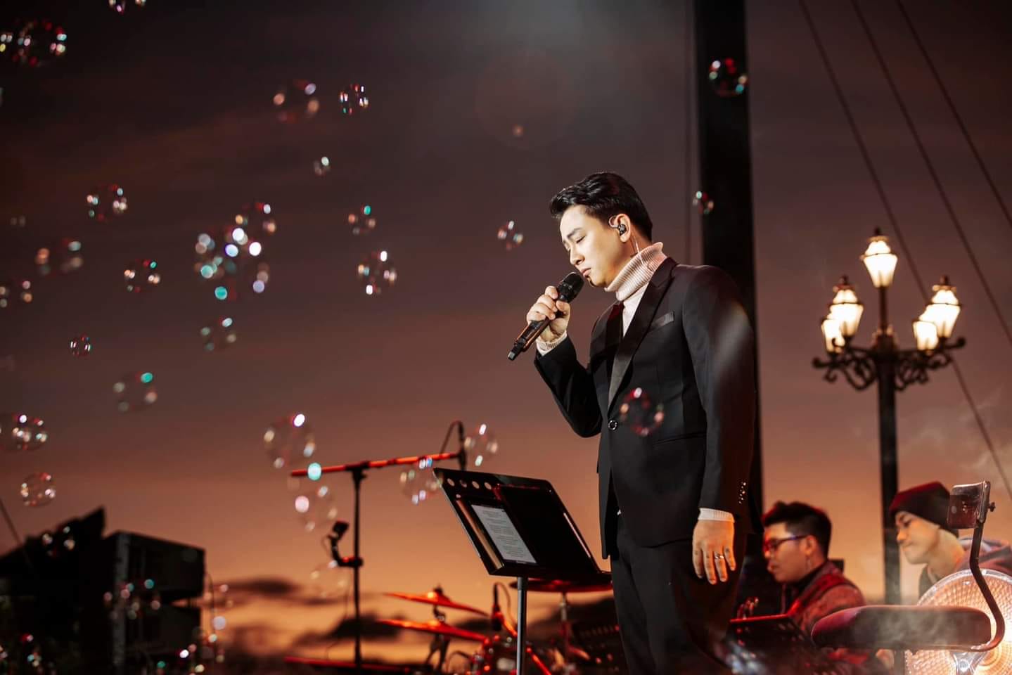 Hoài Lâm có chia sẻ gây chú ý về MONO trên sóng livestream - 4