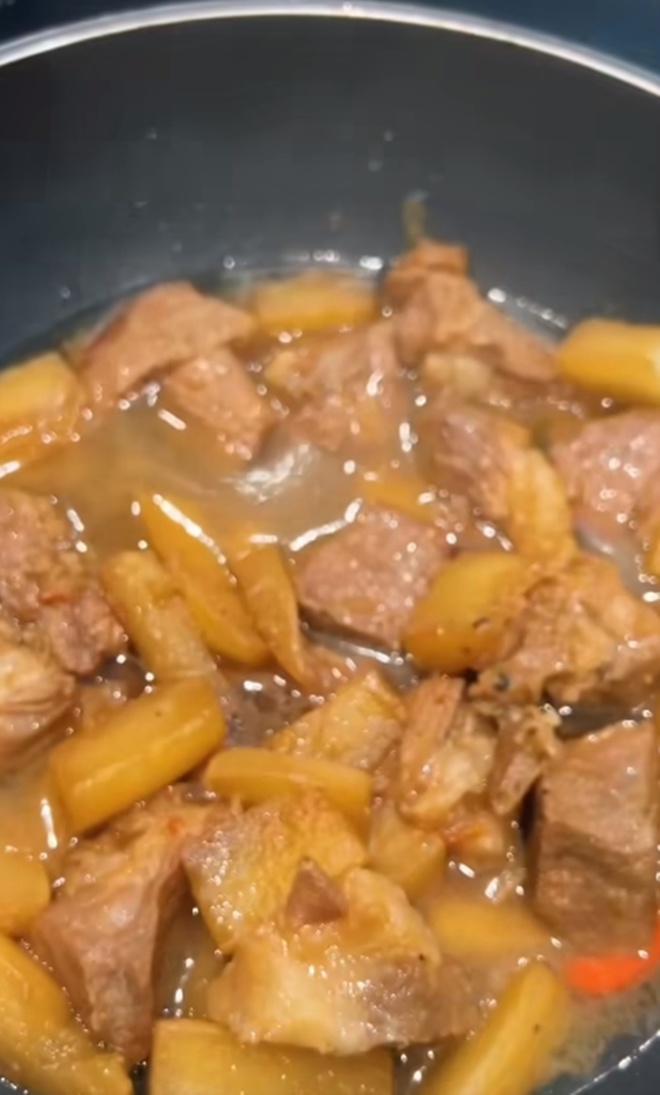 Chồng Ngô Thanh Vân nấu cơm Việt cho vợ, fan tấm tắc: "Lấy được anh chồng như này, muộn bao nhiêu cũng chờ" - 6