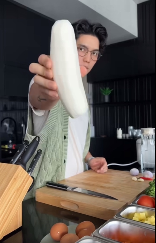 Chồng Ngô Thanh Vân nấu cơm Việt cho vợ, fan tấm tắc: "Lấy được anh chồng như này, muộn bao nhiêu cũng chờ" - 2