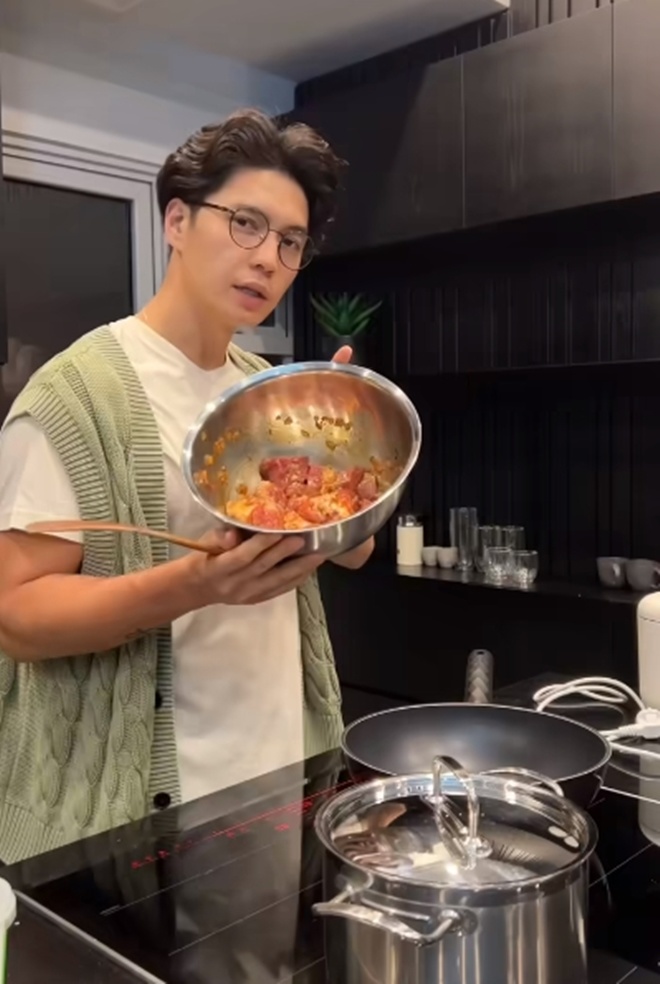 Chồng Ngô Thanh Vân nấu cơm Việt cho vợ, fan tấm tắc: "Lấy được anh chồng như này, muộn bao nhiêu cũng chờ" - 4