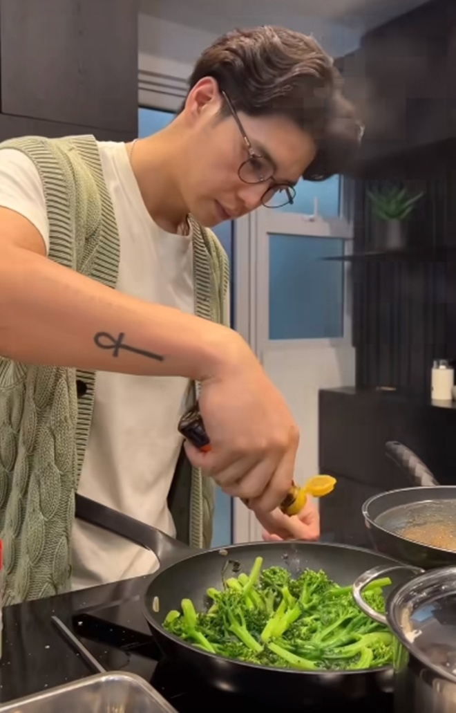 Chồng Ngô Thanh Vân nấu cơm Việt cho vợ, fan tấm tắc: "Lấy được anh chồng như này, muộn bao nhiêu cũng chờ" - 7