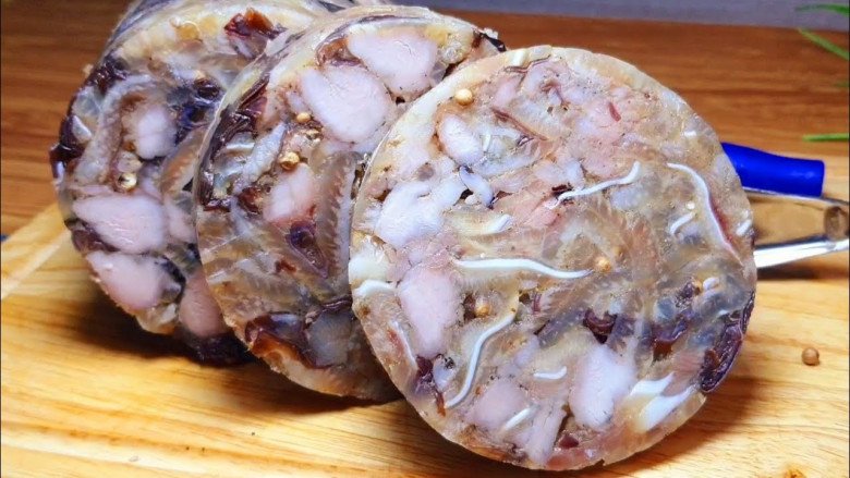 Tuấn Hưng tiếp khách bữa cơm ngon chẳng hề xa hoa cùng hình ảnh ăn Tết sớm &#34;béo ú&#34; gây chú ý - 16