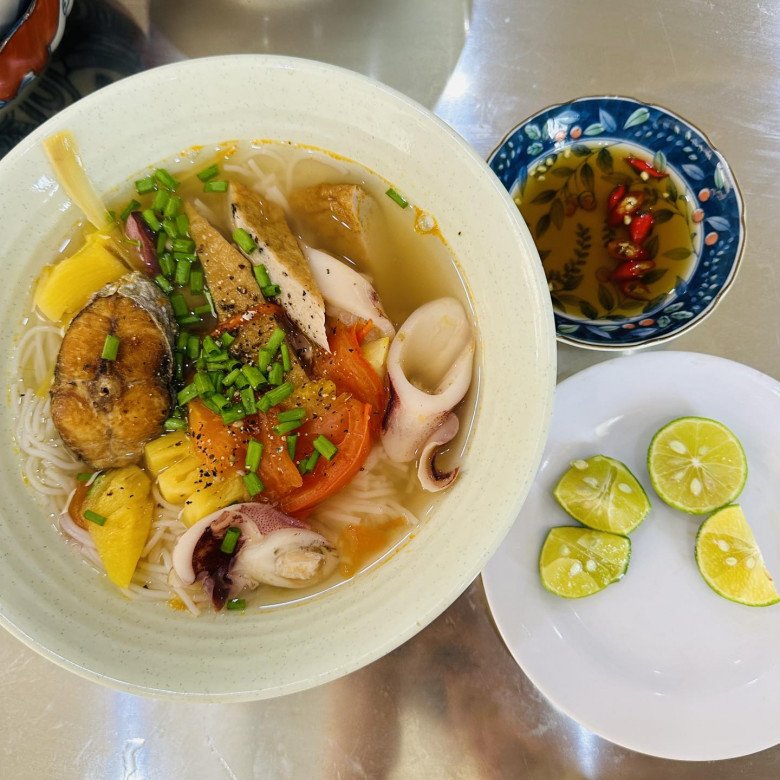 Nữ diễn viên Quảng Ngãi vừa sinh con, anh trai ruột quá tâm lý: Về quê vẫn nấu đồ Tết cho em ở lại ăn - 8