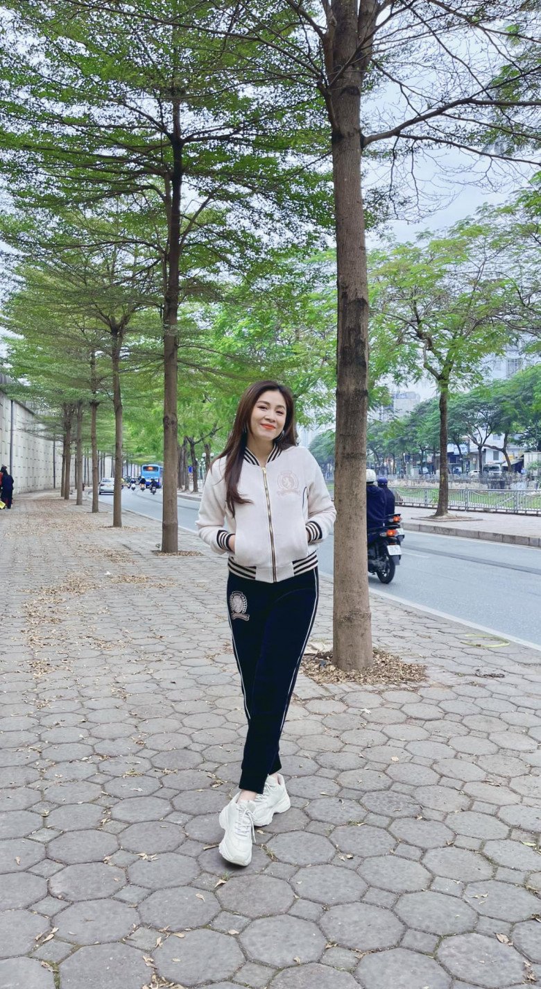 MC Hoàng Linh &#34;Chúng tôi là chiến sĩ&#34; ủng hộ con trai lớp 4 có bạn gái, tiết lộ lý do 7 năm lấy chồng chưa có con chung - 10