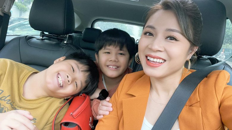 MC Hoàng Linh &#34;Chúng tôi là chiến sĩ&#34; ủng hộ con trai lớp 4 có bạn gái, tiết lộ lý do 7 năm lấy chồng chưa có con chung - 14