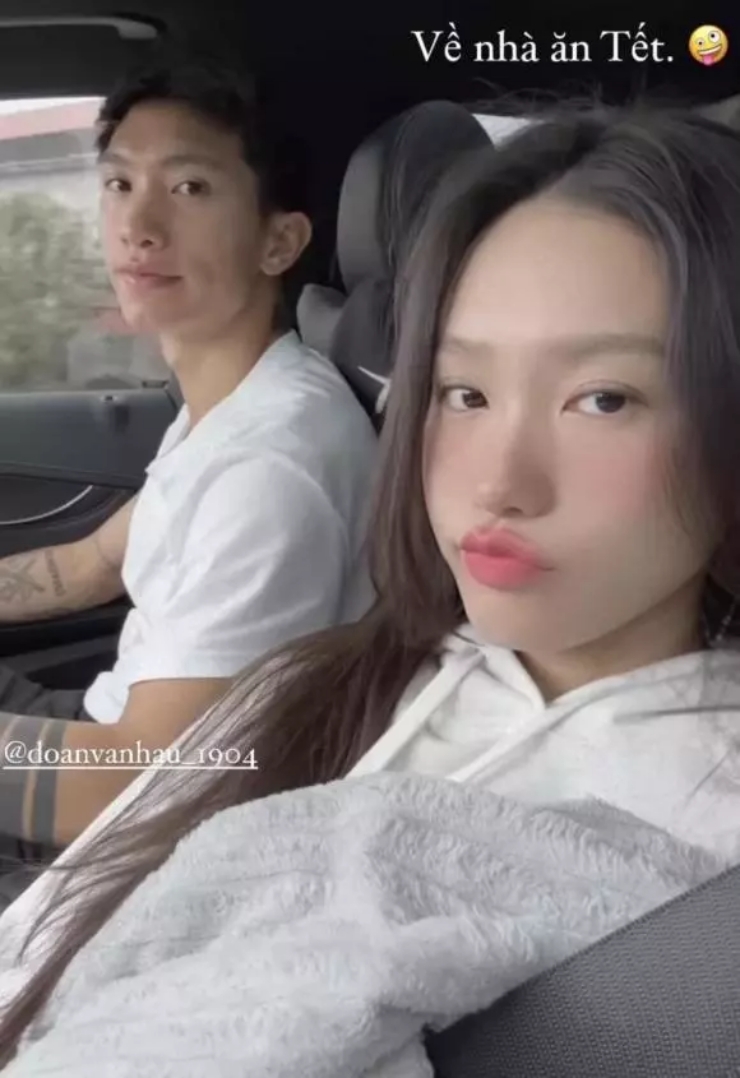 Đoàn Văn Hậu đưa bạn gái về nhà ăn Tết - 1