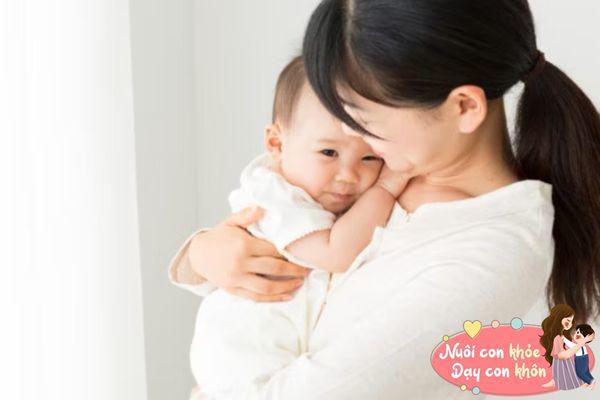 Về quê ăn Tết, em bé bỗng nhiên khóc lớn khi nhìn thấy bà ngoại, lý do đằng sau khiến bố mẹ phải xấu hổ - 6
