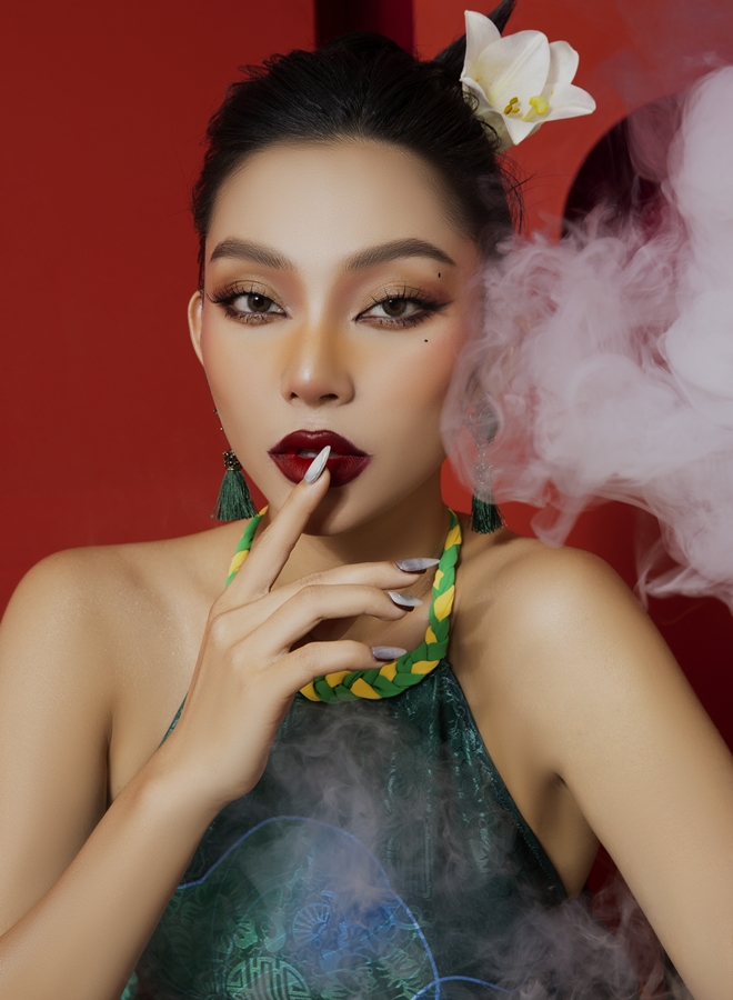 Ngắm trọn vẻ đẹp sắc sảo, rực rỡ của Á hậu Lâm Thu Hồng trong bộ ảnh Tết 2023 - 21