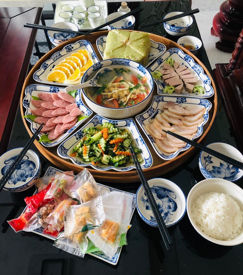 Chị em chia sẻ mâm cỗ Tết đặc sắc ngập mạng xã hội, mỗi nhà một vẻ không ai giống ai - 9