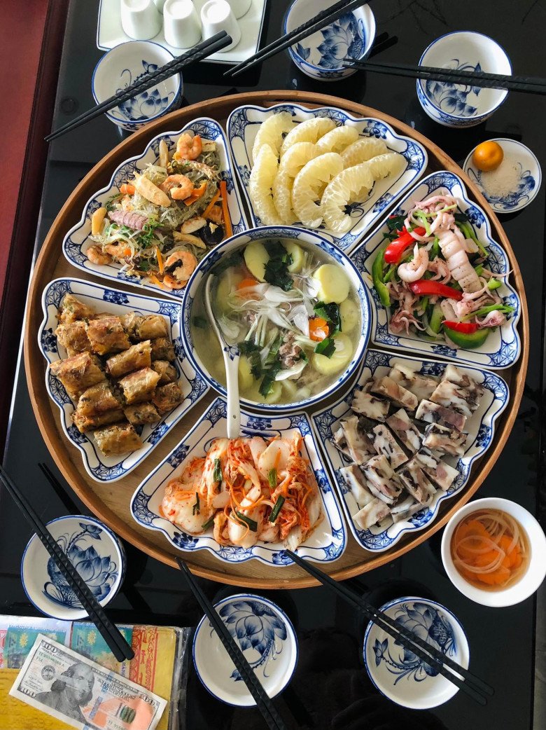 Chị em chia sẻ mâm cỗ Tết đặc sắc ngập mạng xã hội, mỗi nhà một vẻ không ai giống ai - 7