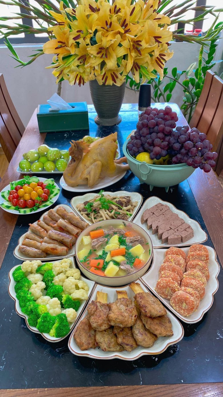 Chị em chia sẻ mâm cỗ Tết đặc sắc ngập mạng xã hội, mỗi nhà một vẻ không ai giống ai - 23