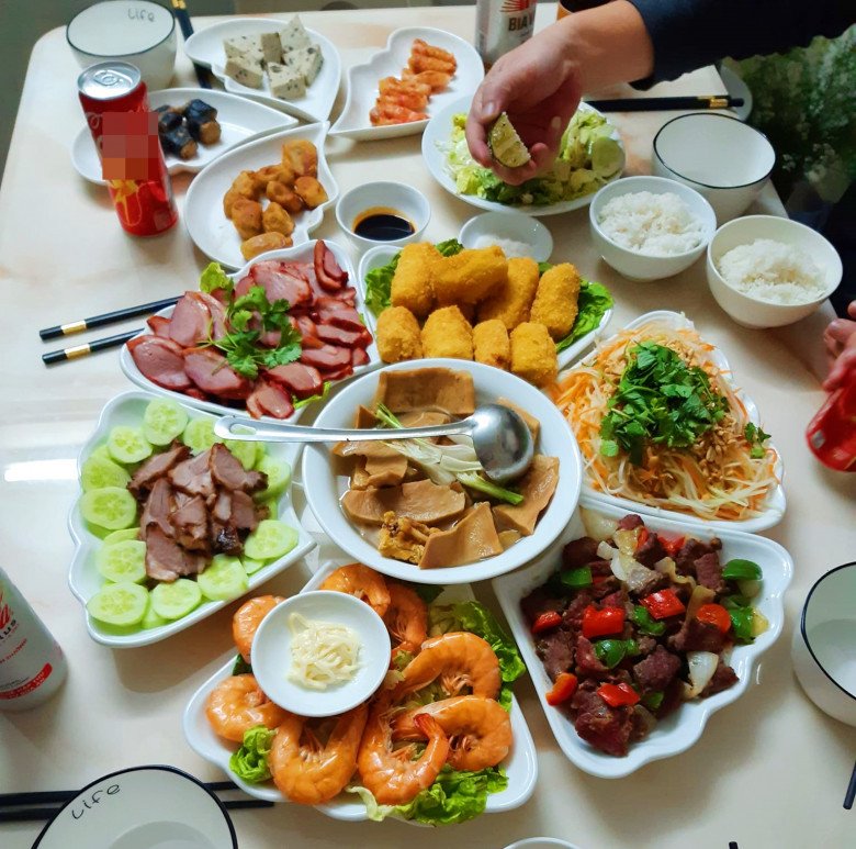 Chị em chia sẻ mâm cỗ Tết đặc sắc ngập mạng xã hội, mỗi nhà một vẻ không ai giống ai - 15