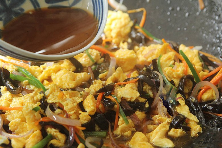 Trứng xào cùng các lại rau củ quả này rẻ tiền mà ngon miệng, ai ăn lần 1 lại muốn thử lần 2 - 4