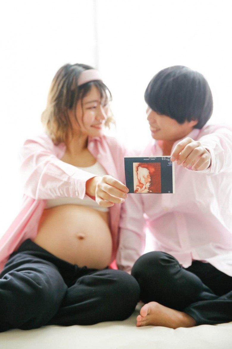 Mang thai 28 tuần nhưng mẹ bầu Hà Nội vẫn có làn da mịn như em bé nhờ bí quyết tắm nước dừa hàng ngày - 2
