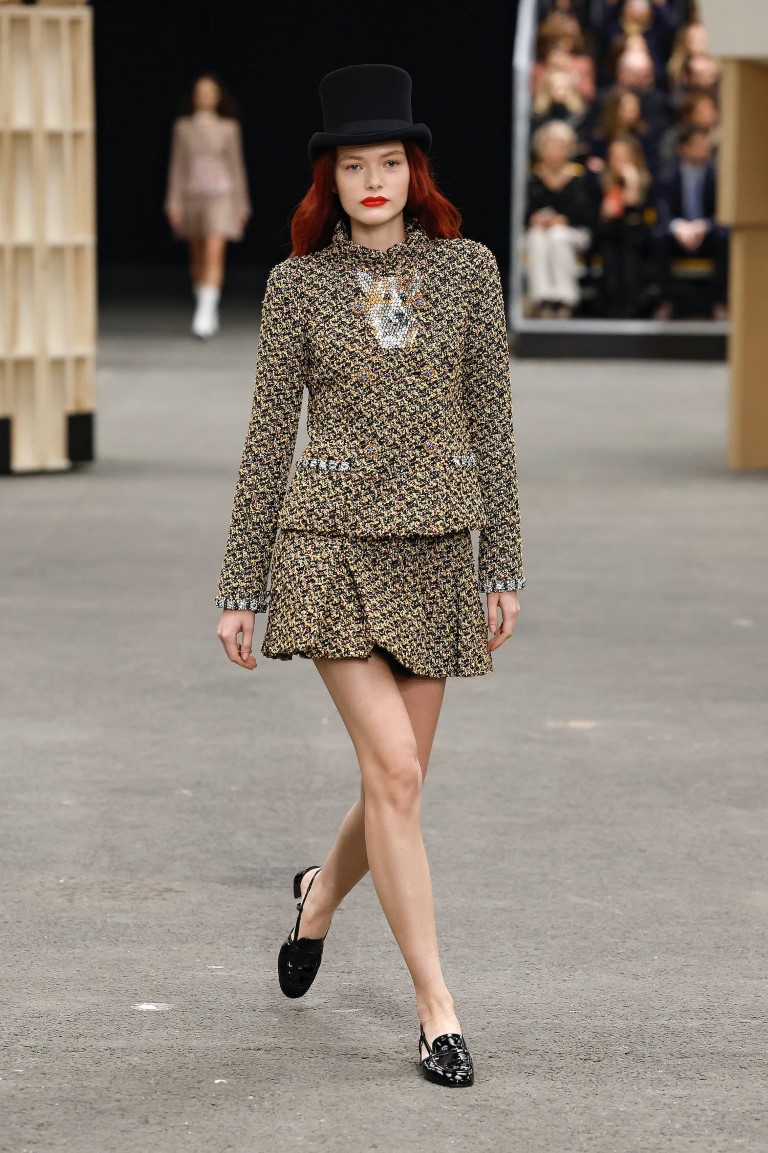 Thiết kế Haute Couture của Chanel xoay quanh các tác phẩm điêu khắc động vật - 13