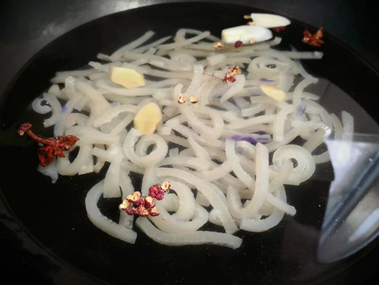 Bộ phận này của lợn nhiều người vứt bỏ thực ra rất ngon, giá lại rẻ ăn vào đẹp da các chị em mê mẩn - 3