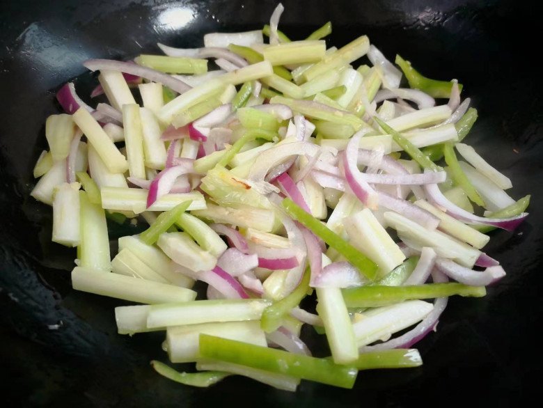 Bộ phận này của lợn nhiều người vứt bỏ thực ra rất ngon, giá lại rẻ ăn vào đẹp da các chị em mê mẩn - 5