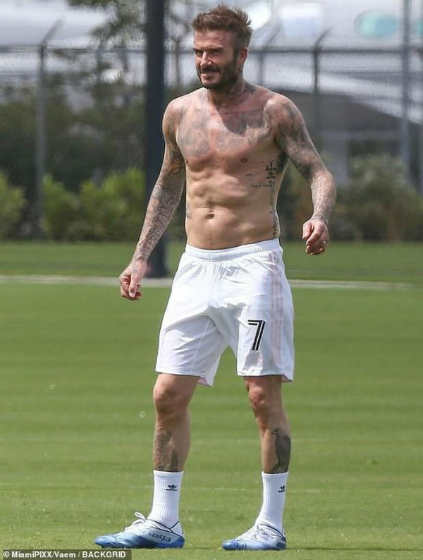 David Beckham U50 quá điển trai, hút ánh nhìn trong tiệc cưới dù chỉ là phù rể - 8