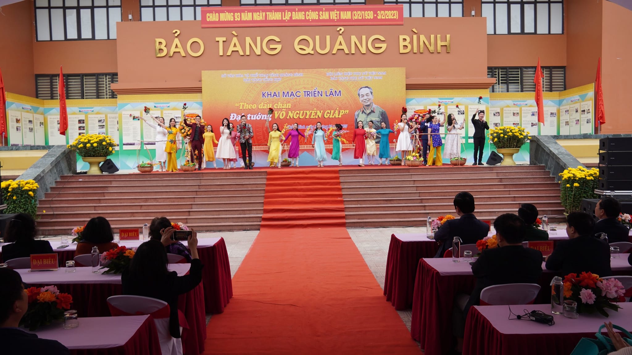 110 bài thơ và diễn ca tôn vinh Đại tướng Võ Nguyên Giáp - 1