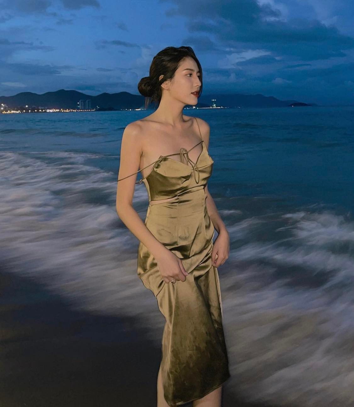 Người đẹp quê Nam Định "cao tay" mặc váy lụa - 3