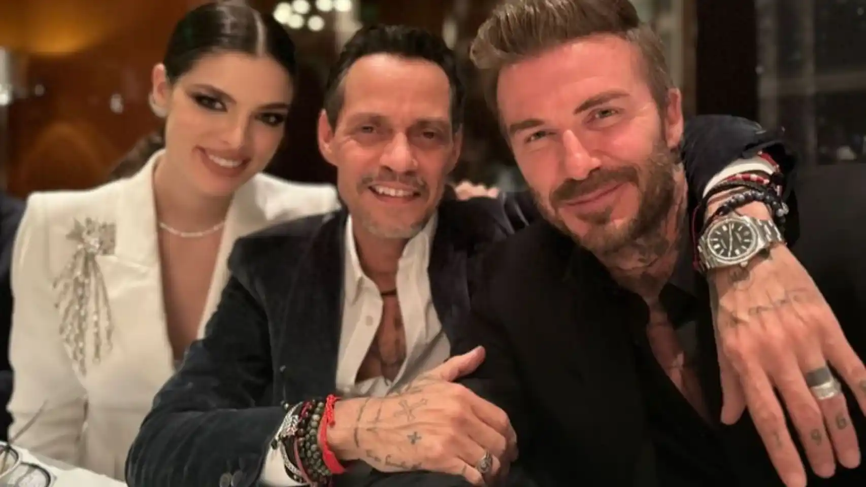 David Beckham U50 quá điển trai, hút ánh nhìn trong tiệc cưới dù chỉ là phù rể - 3