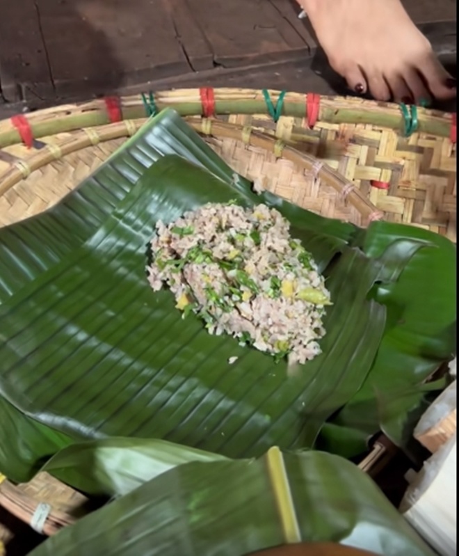 "Hoa hậu nghèo nhất Việt Nam" đội mẹt rau muống lên đầu về làm món dân dã, ước có tô cơm nóng "ngồi bốc ăn" - 13