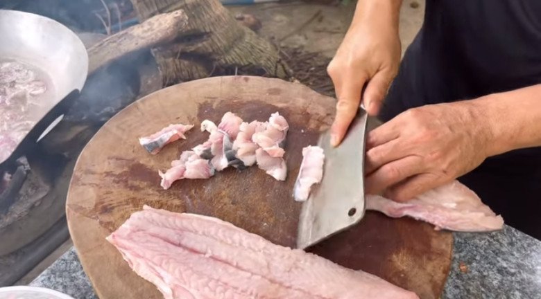 Nam diễn viên 50 tuổi chưa vợ làm món ăn tuổi thơ có tên &#34;độc lạ&#34;, dân mạng xem mà nuốt nước miếng ừng ực - 7