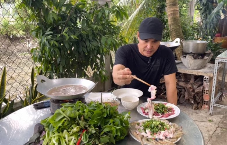 Nam diễn viên 50 tuổi chưa vợ làm món ăn tuổi thơ có tên &#34;độc lạ&#34;, dân mạng xem mà nuốt nước miếng ừng ực - 12