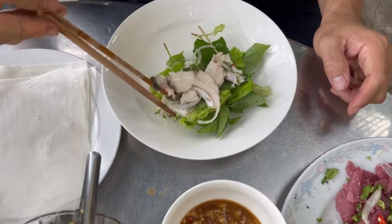 Nam diễn viên 50 tuổi chưa vợ làm món ăn tuổi thơ có tên &#34;độc lạ&#34;, dân mạng xem mà nuốt nước miếng ừng ực - 13