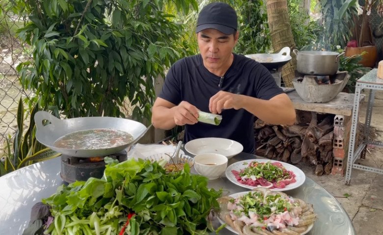 Nam diễn viên 50 tuổi chưa vợ làm món ăn tuổi thơ có tên &#34;độc lạ&#34;, dân mạng xem mà nuốt nước miếng ừng ực - 14