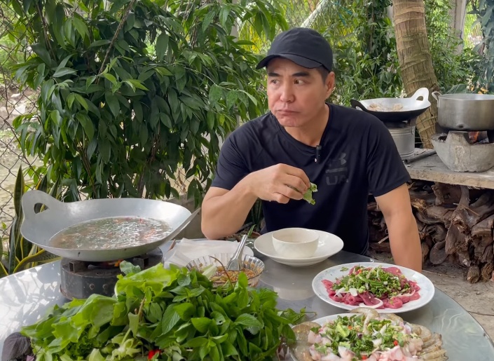 Nam diễn viên 50 tuổi chưa vợ làm món ăn tuổi thơ có tên &#34;độc lạ&#34;, dân mạng xem mà nuốt nước miếng ừng ực - 16