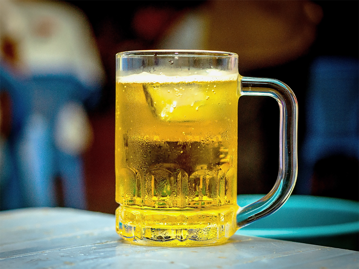 Cây kim tiền phát triển chậm, bỏ thêm 3 thứ “bảo bối” vào gốc, lá lên xanh mướt, lộc non tua tủa gọi lộc vào nhà - 3