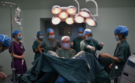 Cùng vợ vào phòng sinh, người chồng bỗng nổi giận, nguyên nhân khiến ai cũng ngao ngán - 2