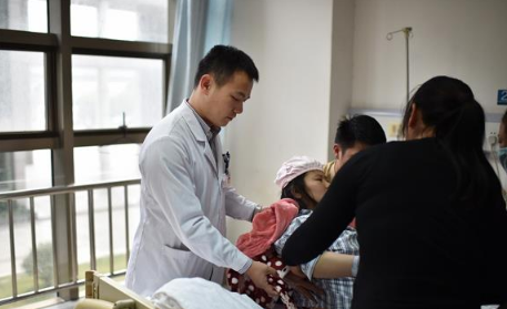 Cùng vợ vào phòng sinh, người chồng bỗng nổi giận, nguyên nhân khiến ai cũng ngao ngán - 1