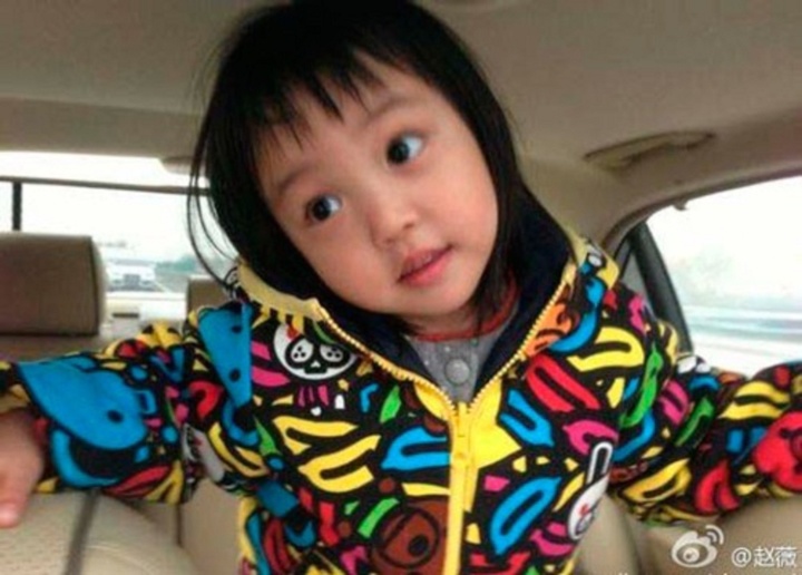 Con gái Triệu Vy xinh xắn hệt mẹ, 11 tuổi là đại gia BĐS, con gái mới lộ mặt của Lâm Tâm Như không kém cạnh - 2