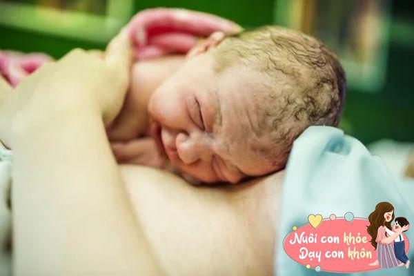 Mẹ buồn rầu khi con mới sinh quá “xấu xí”, nhưng y tá lại nói: Sau 3 tháng, bố mẹ sẽ ngạc nhiên vì vẻ xinh xắn này - 4